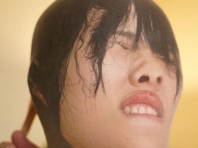 衝撃！こんな美女が！？パンスト変顔で顔面崩壊！？　サンプル画像09